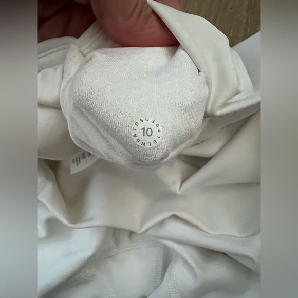 LULULEMON Mesh In Motion Crop 23" EUC - Picture 11 of 12